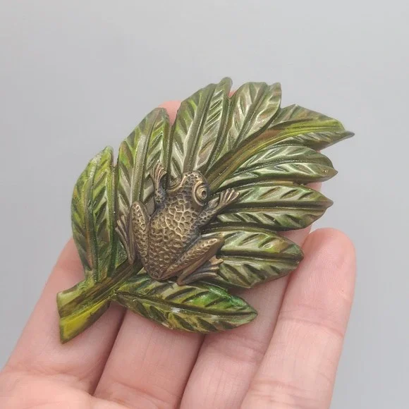 Vintage Celluloid Frog Brooch Leaf